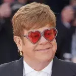 Elton John: Sänger stellt fünf TikTok-Filter vor