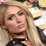 Paris Hilton wehrt sich gegen negative Kommentare über das Aussehen ihres Sohnes