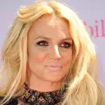 Auch noch mit Messern: Britney Spears verstört erneut mit Tanzeinlage