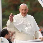 In Klinik eingewiesen: Papst Franziskus muss sich Bauch-OP unterziehen