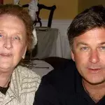 Alec Baldwin trauert um seine Mutter: "Wir vermissen sie"