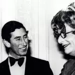 Trauer um Dame Edna: Charles telefonierte noch mit Barry Humphries