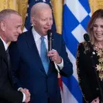 Tom Hanks und Ehefrau Rita Wilson feiern mit Joe Biden im Weißen Haus