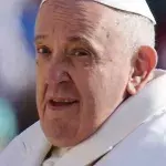 Papst Franziskus liegt mit Atemwegsinfektion im Krankenhaus