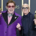 Elton John gewinnt den nächsten großen Preis - aber nicht alleine