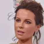 Kate Beckinsale trauert um ihren Stiefvater Roy Battersby