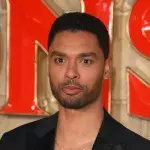 Nullnummer oder 007? Was macht Ex-"Bridgerton"-Star Regé-Jean Page?
