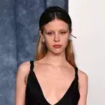 Schauspielerin Mia Goth wegen Gewalt am Filmset verklagt