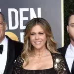 Tom Hanks posiert für seltenes Foto mit seinem Sohn Chet