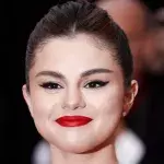 Selena Gomez überall: US-Star posiert auf gleich zwei "Vogue"-Covern