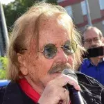 Frank Zander nimmt per Video an seiner Obdachlosenspeisung teil