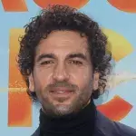 Elyas M'Barek überrascht mit einem neuen Look
