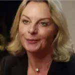 „Bares für Rares“: Susanne Steiger macht aus Armreif ein Collier