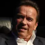 Arnie wirbt für die Selbstquarantäne - und holt sich tierische Unterstützung