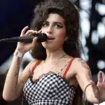 Bei einer Auktion ist das Andenken von Amy Winehouse versteigert worden