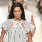 Bella Hadid hat sich zum neuen Partner ihrer Schwester geäußert