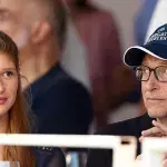Bill Gates' Tochter scherzt über ihre Impfung: Kein Chip implantiert