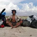 Junger Tunesier läuft 300 km, um am Strand Müll aufzusammeln