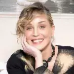 „Wahre Schönheit berührt das Herz“: Sharon Stone beim Wiener Opernball im Fokus