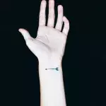 Fein und feminin: Kreative Tattoo-Ideen fürs Handgelenk