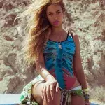 Stars im Urlaub: die besten Badeanzüge für den Sommer!
