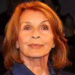 „Nicht gehen. Nicht stehen“: Senta Berger kämpft sich nach ihrem Bühnensturz zurück