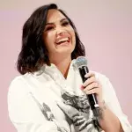 Demi Lovato outet sich als queer
