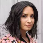 Demi Lovato zeigt sich mit neuer, cooler Frisur