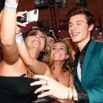 Ein Traum geht in Erfüllung: ein Selfie mit Shawn Mendes