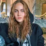 Elena Carrière ist zu Scherzen aufgelegt