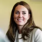 Herzogin Kate meldet sich mit einem stilsicheren Outfit zurück. 