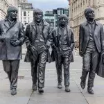 John Lennon von den Beatles hinterließ heiß begehrte Autogramme – doch nicht nur er!
