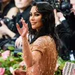 Kim K. in ihrem Wetlook-Kleid