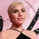 Lady Gagas Hundeausführer schwebt nach einem Überfall in Lebensgefahr.