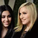 Lourdes und Mama Madonna
