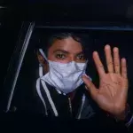 Michael Jackson mit Mundschutz
