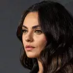 Mila Kunis spricht über die Dreharbeiten zu "Die wilden 90er" mit Ashton Kutcher 
