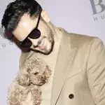 Orlando Bloom mit Pudel Mighty