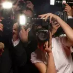 Paparazzi photographers and television reporters at celebrity event - Stock-Fotografie