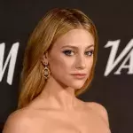 "Riverdale"-Star Lili Reinhart will ihren Fans in der Pandemie Mut machen: "Stell dich deinem Scheiß!"