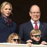 Charlène von Monaco mit Fürst Albert und ihren Zwillingen