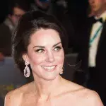 Mode- und umweltbewusst: Mit ihrem Kleid versetzt Kate Middleton ganz England in Staunen