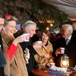 Belgisches Königspaar genießt Glühwein in Dresden