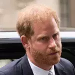 Prinz Harry vor Gericht: "Ich hätte gerne den Namen dieser Person!"