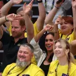 An der Seite von Prinz Harry: Herzogin Meghan ist in Jubellaune
