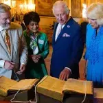 Mit viel Prominenz: Charles und Camilla feiern Shakespeare-Jubiläum