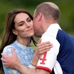 Ein Küsschen von Kate: Sie unterstützt ihren William beim Polo