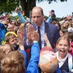 Prinz William sorgt unter Schülern in Norfolk für Begeisterung