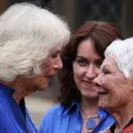 Literaturfestival: Königin Camilla begrüßt Judi Dench