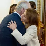 Geri Horner: Umarmung für den "modernen" König Charles III.
